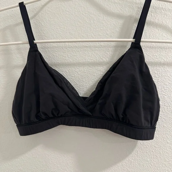 Skims Crossiver Fits Eveeybody Bralettes. Selling as a set! Regularly 40 each . - Picture 3 of 8